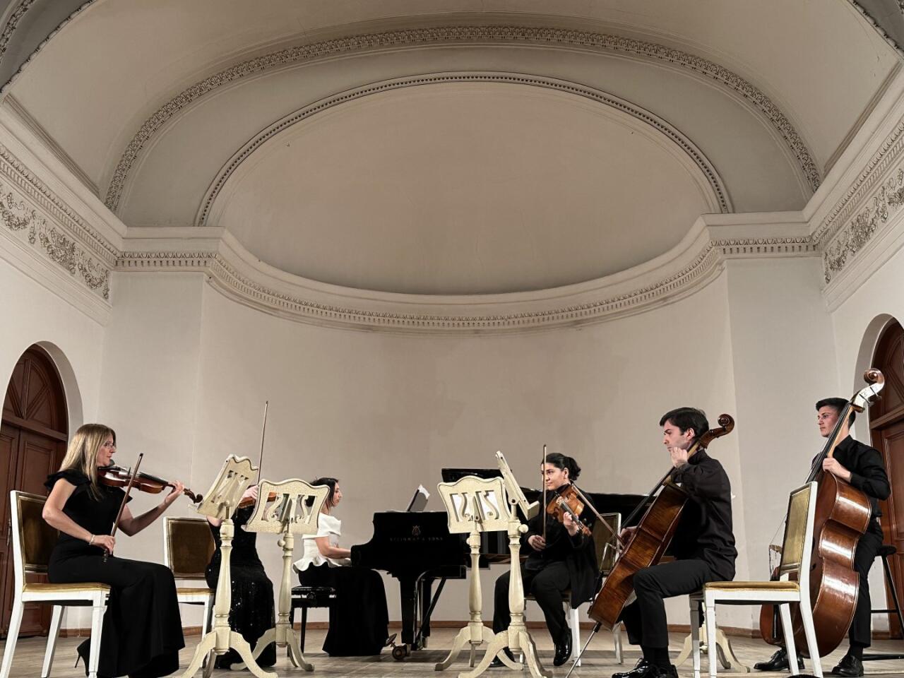 Красочный мир фантастической музыки Mystery Ensemble в Баку