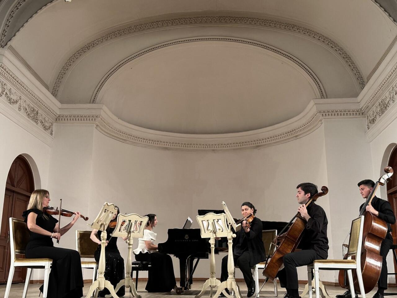 Красочный мир фантастической музыки Mystery Ensemble в Баку