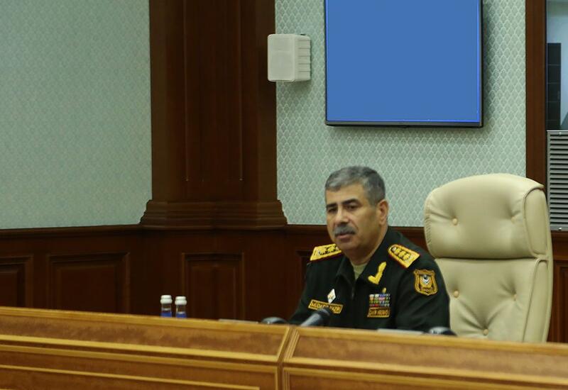 Закир Гасанов поручил увеличить интенсивность учений в армии