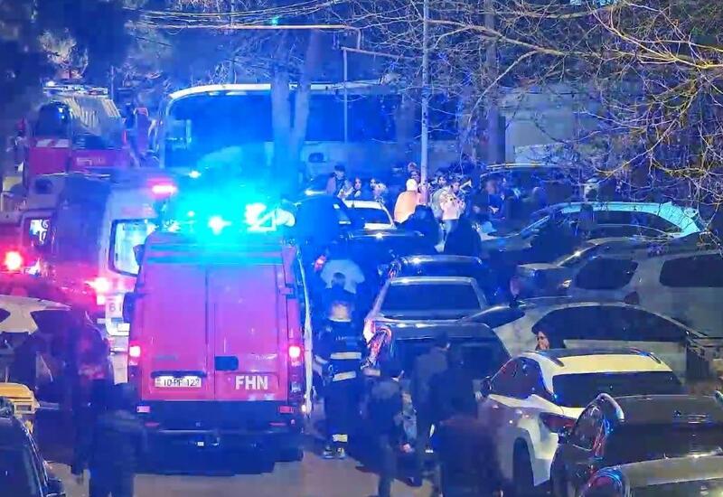 Пожар в здании в Баку