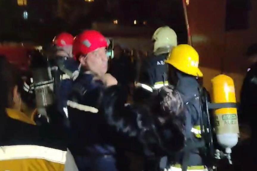 Пожар в здании в Баку