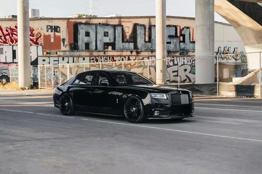 Rolls-Royce Ghost элегантно украсили карбоном и алюминием