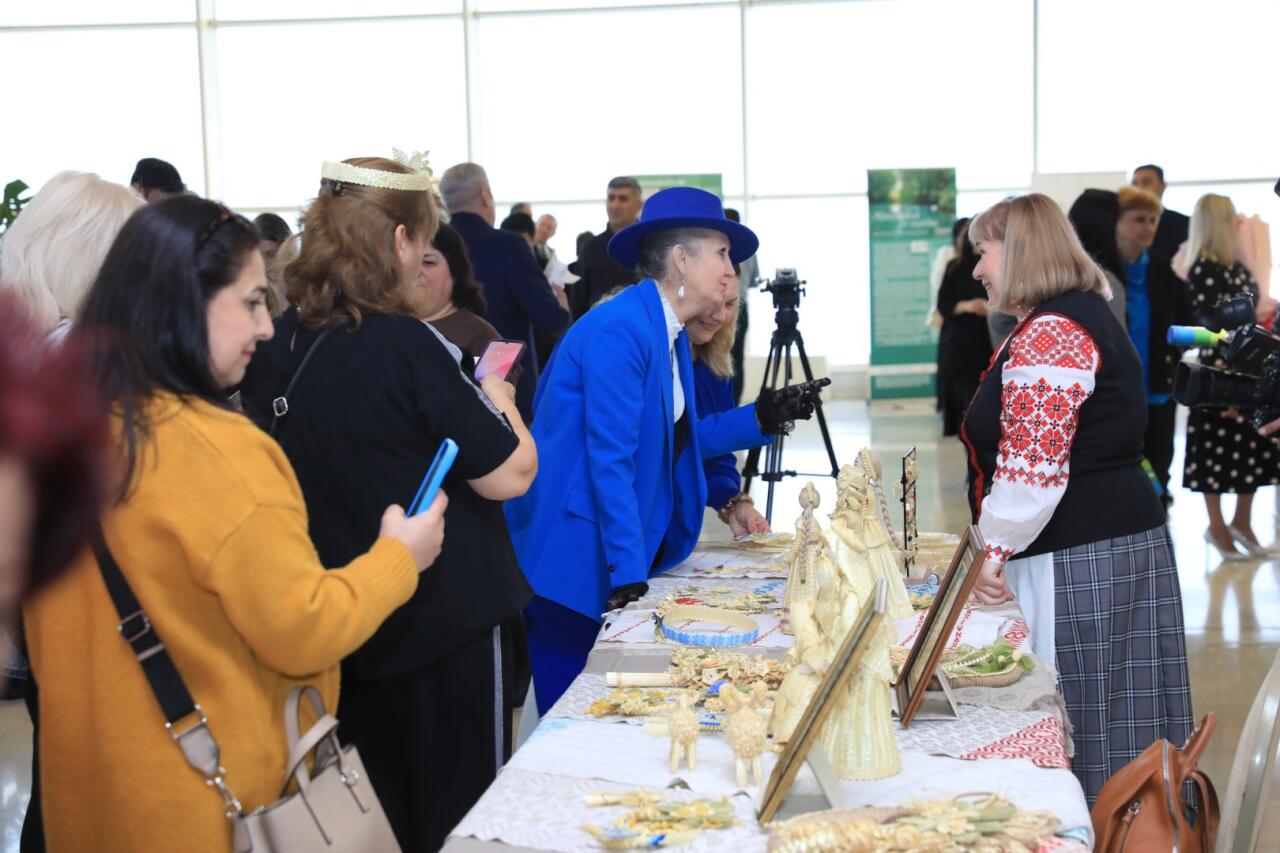 В рамках Дней культуры Беларуси в Азербайджане прошла выставка банеров и работ народных умельцев