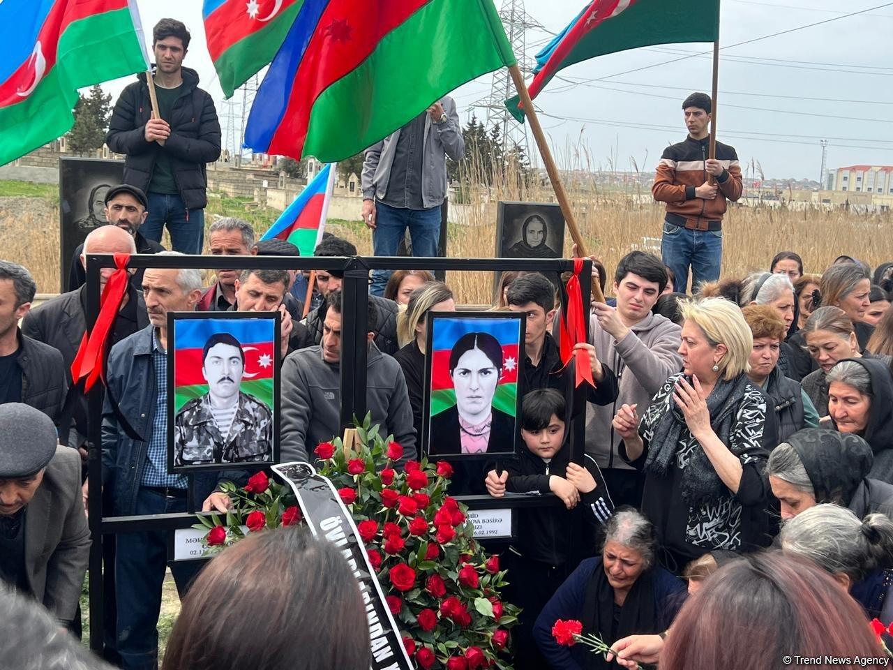 Xocalıda qalıqları kütləvi məzarlıqdan tapılan ər-arvad dəfn olunub