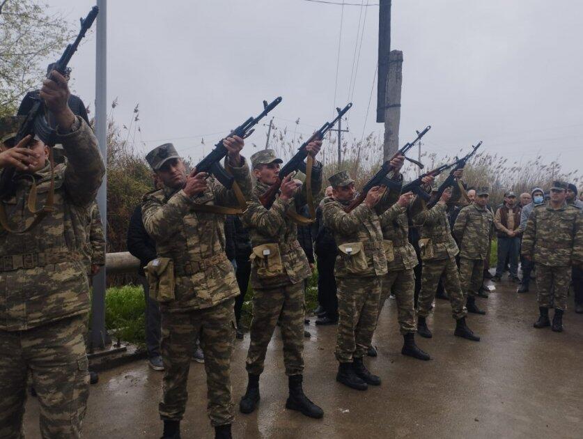 В Сальяне простились с шехидом Ульви Багировым