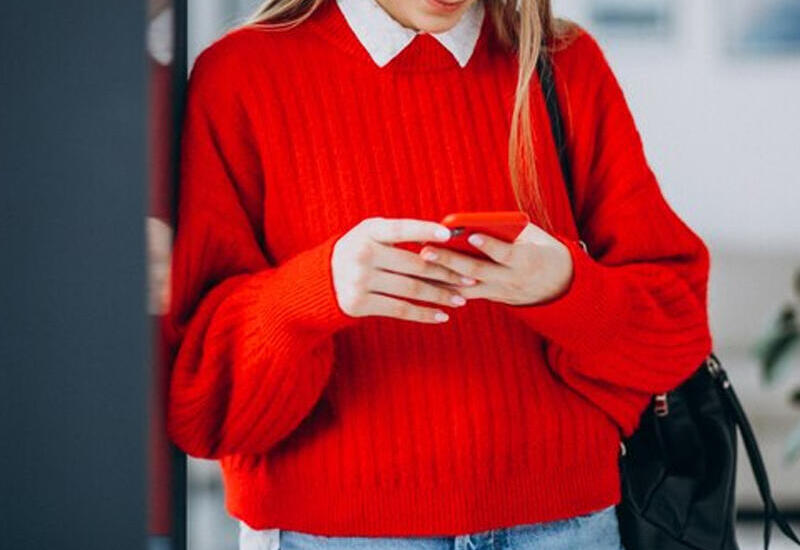 Azərbaycanda qız atasının səsini yazıb anasına göndərdi,