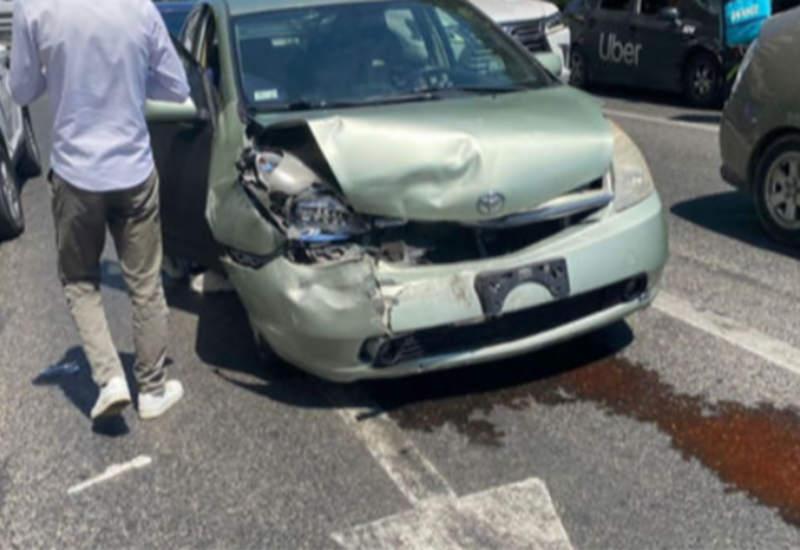“Prius” yük maşınına çırpıldı