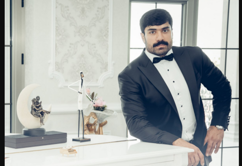 Xanəndənin toyda səhnə geyimi qınandı