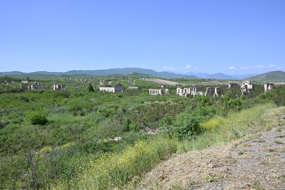 Azərbaycan və Qırğızıstan Prezidentləri Füzuli şəhərinin dağıdılmış yerlərinə baxıb, şəhərin Baş planı ilə tanış olublar