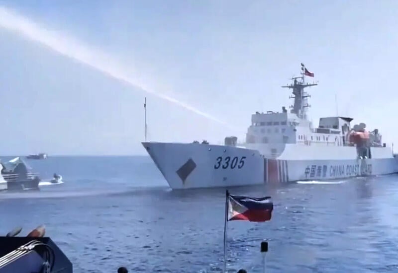 Береговая охрана Китая обстреляла из водометов корабль Филиппин