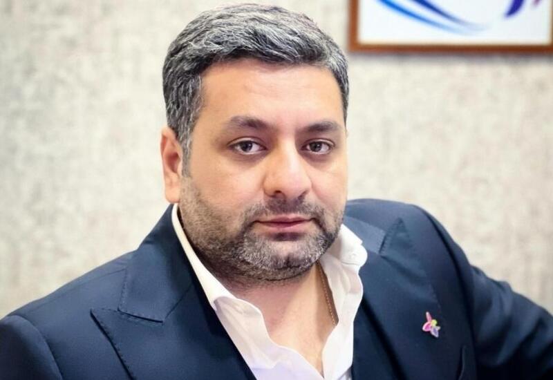 Elcan Dilarənin geyiminə "İLİŞDİ": "Qışda açıq-saçıq, yayda bu nə geyimdi?"