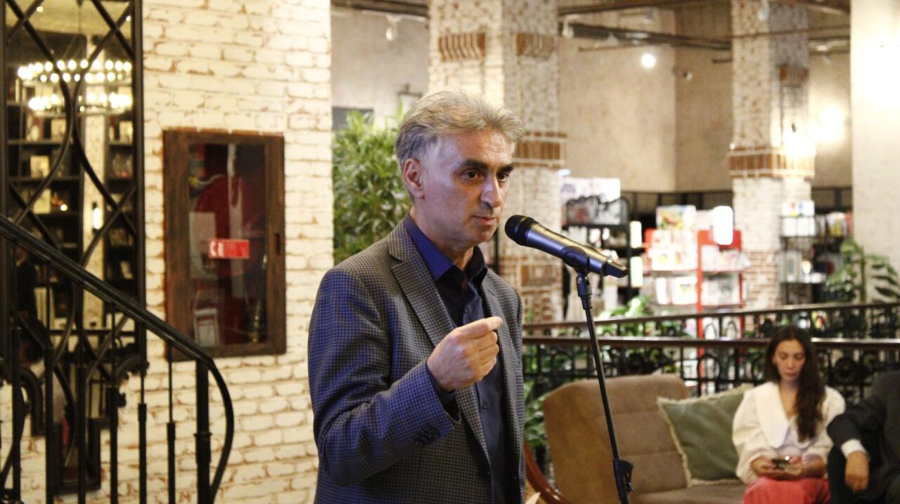 В Бакинском книжном центре представлен художественный альбом "Азим Азимзаде"
