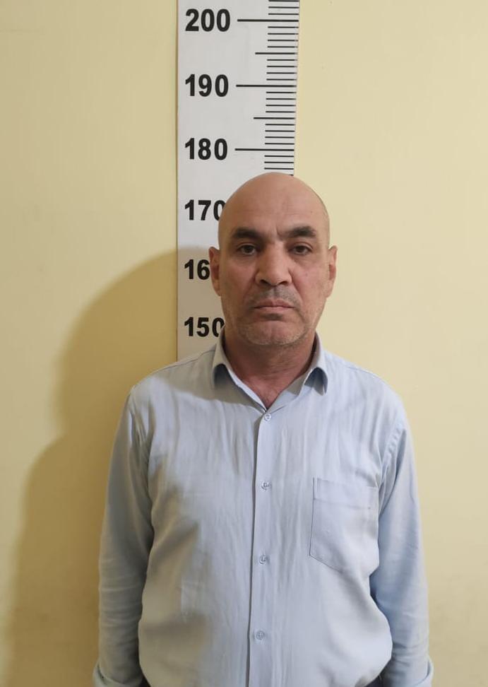 Həbsdə olan qohumunu azad edəcəyinə söz verib