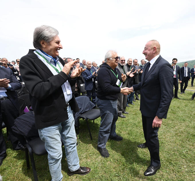 Президент Ильхам Алиев и Первая леди Мехрибан Алиева приняли участие в открытии VII Международного музыкального фестиваля "Харыбюльбюль" в Шуше