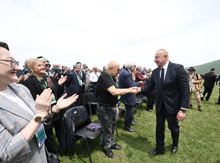Президент Ильхам Алиев и Первая леди Мехрибан Алиева приняли участие в открытии VII Международного музыкального фестиваля "Харыбюльбюль" в Шуше