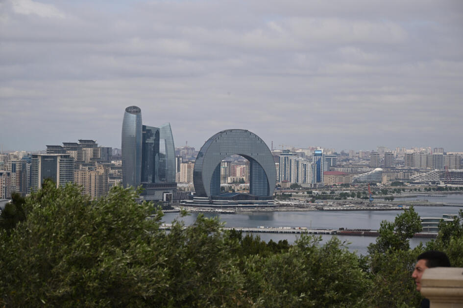 Делегация Народного политического консультативного совета Китая посетила могилу Великого лидера и Шехидляр хиябаны