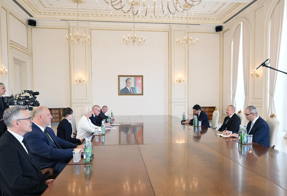 Президент Ильхам Алиев принял делегацию во главе с председателем Сейма Латвии