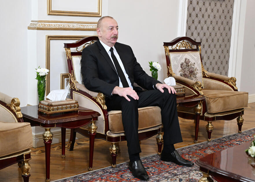 Президент Ильхам Алиев посетил посольство Ирана в нашей стране, выразил соболезнования в связи с гибелью Президента Ирана и других лиц в результате крушения вертолета