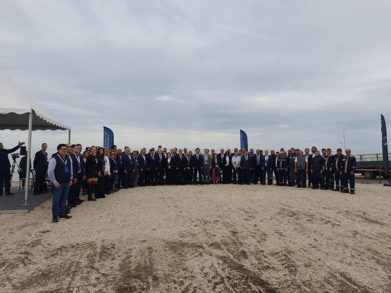 Azerbaijan Fish Farm выпустила в Каспий 50 000 мальков осетров по случаю Международного дня биоразнообразия