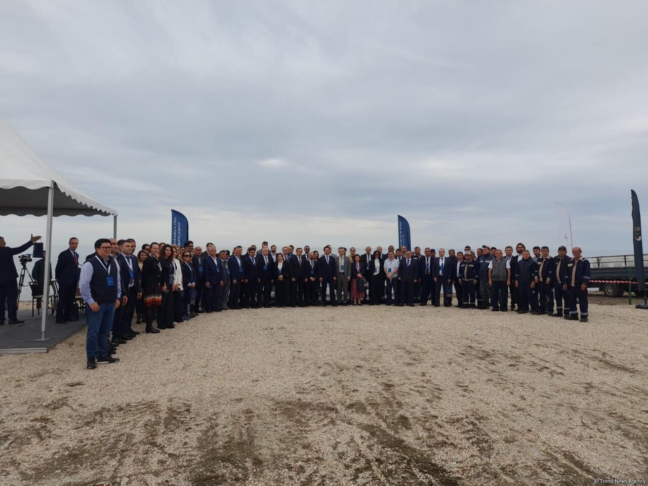 Azerbaijan Fish Farm выпустила в Каспий 50 000 мальков осетров по случаю Международного дня биоразнообразия