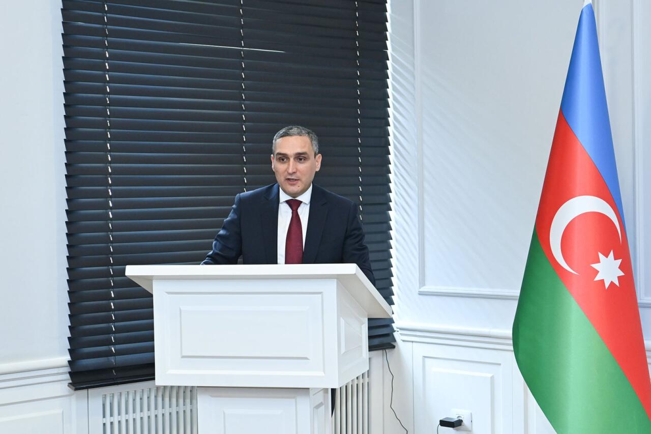 Ректор Карабахского университета представлен коллективу минобразования Азербайджана