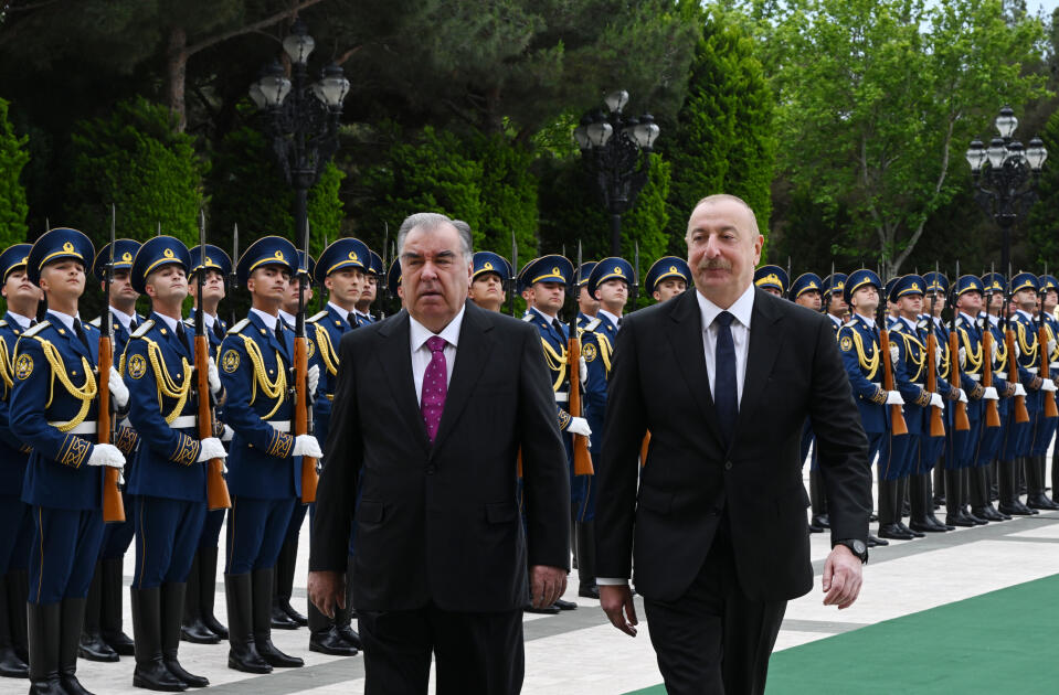 Состоялась церемония официальной встречи президента Таджикистана Эмомали Рахмона