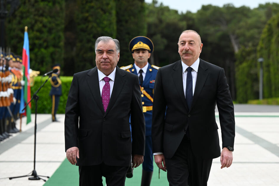 Состоялась церемония официальной встречи президента Таджикистана Эмомали Рахмона
