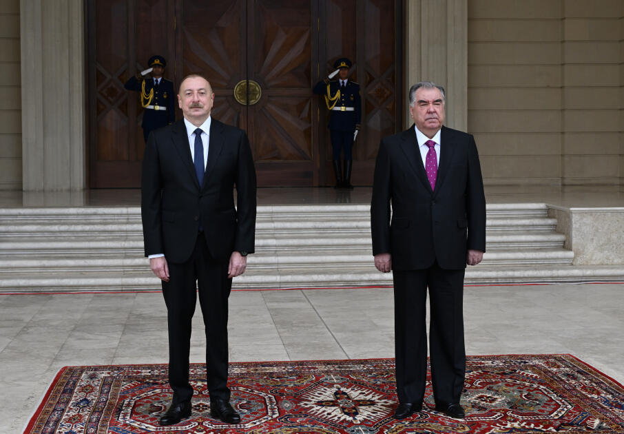 Состоялась церемония официальной встречи президента Таджикистана Эмомали Рахмона