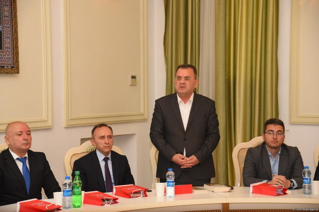 Состоялась презентация романа генсека ТЮРКСОЙ Султана Раева, изданного на азербайджанском языке