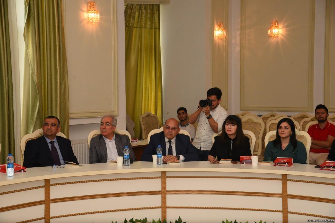 Состоялась презентация романа генсека ТЮРКСОЙ Султана Раева, изданного на азербайджанском языке