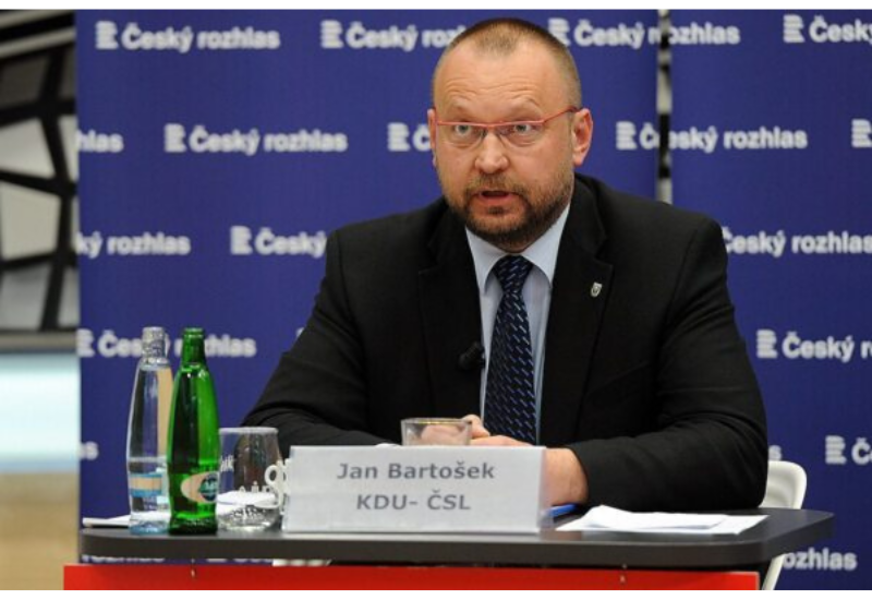 Чешская звезда армянской пропаганды скатился в двойные стандарты и манипуляции
