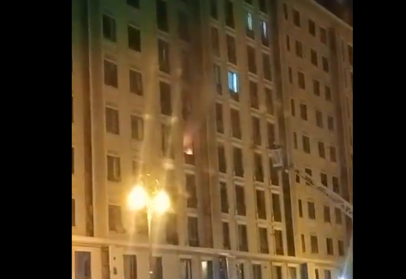 В Баку вспыхнул пожар в жилом доме