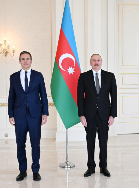 Президент Ильхам Алиев принял верительные грамоты новоназначенного посла Италии в нашей стране