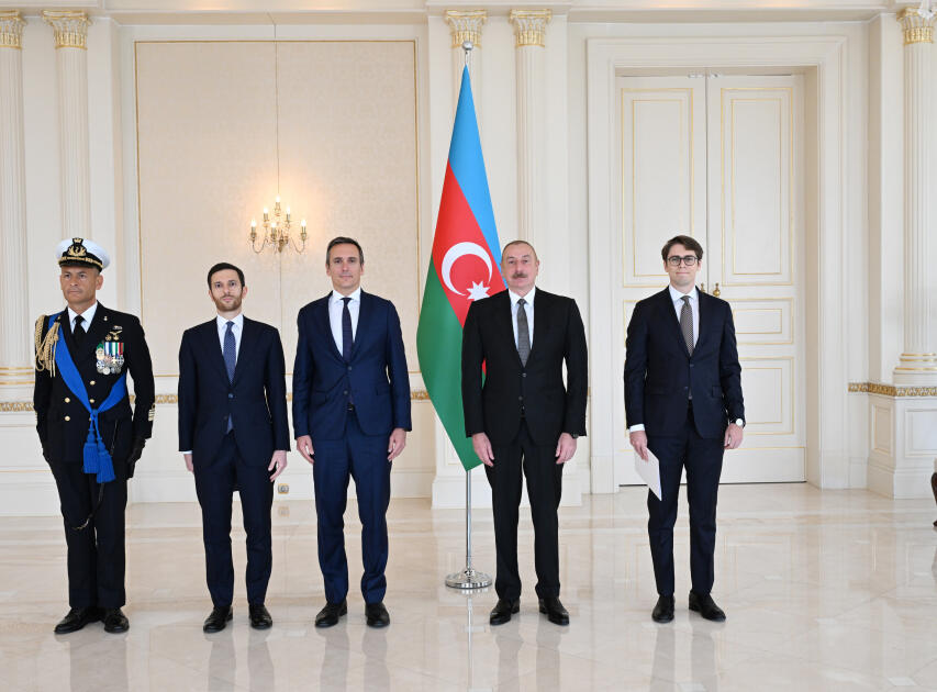 Президент Ильхам Алиев принял верительные грамоты новоназначенного посла Италии в нашей стране