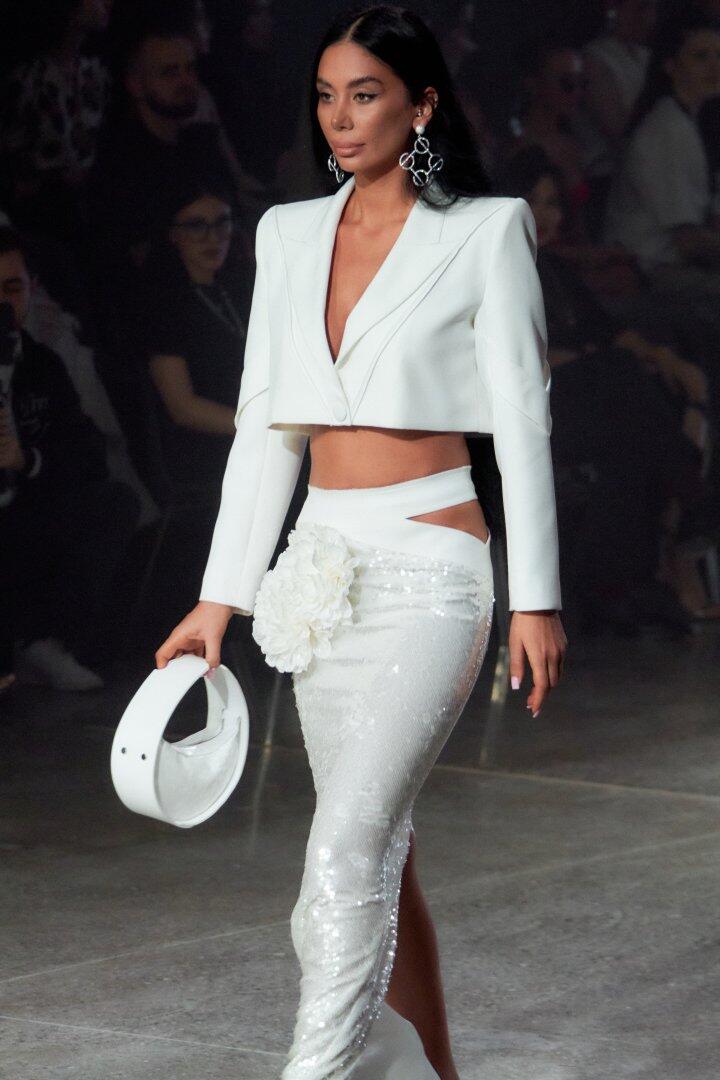 Baku Fashion Week 2024 – флористика, авангард, свет и тьма