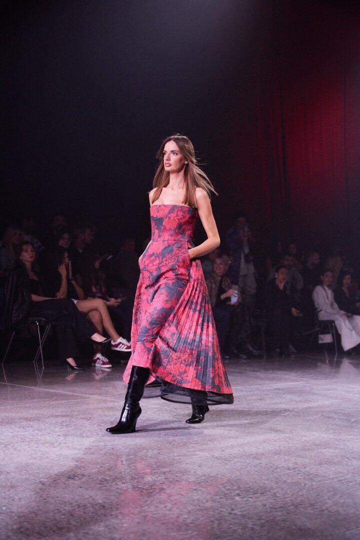 Baku Fashion Week 2024 – флористика, авангард, свет и тьма
