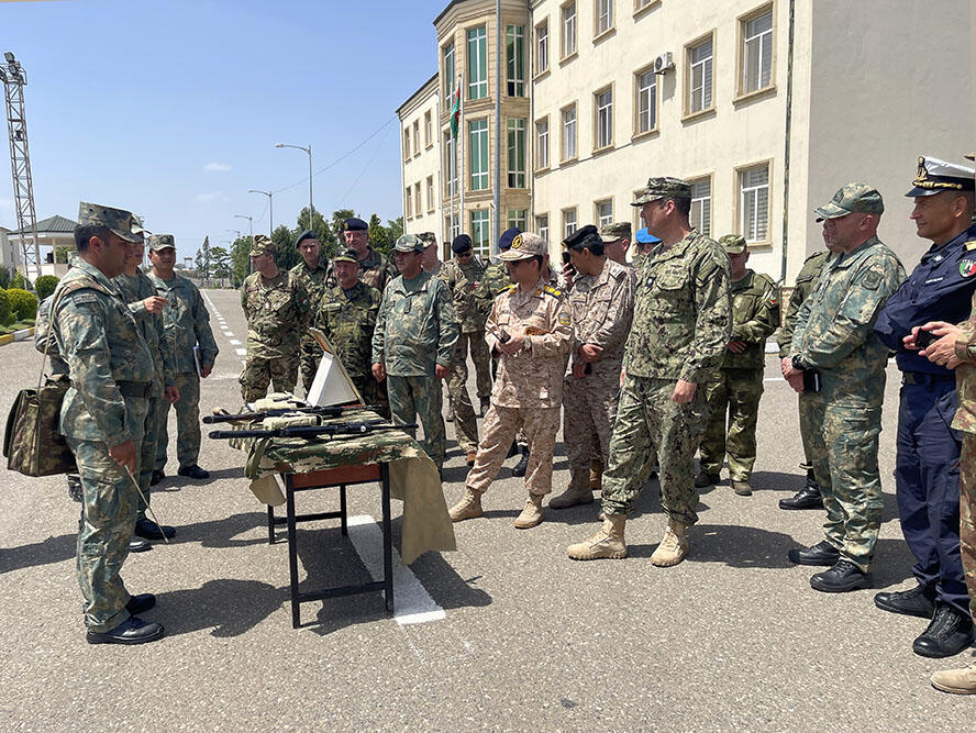 Ознакомительная поездка военных атташе в Н-скую воинскую часть минобороны Азербайджана