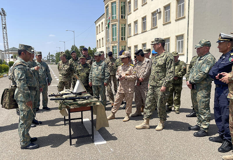 Ознакомительная поездка военных атташе в Н-скую воинскую часть минобороны Азербайджана
