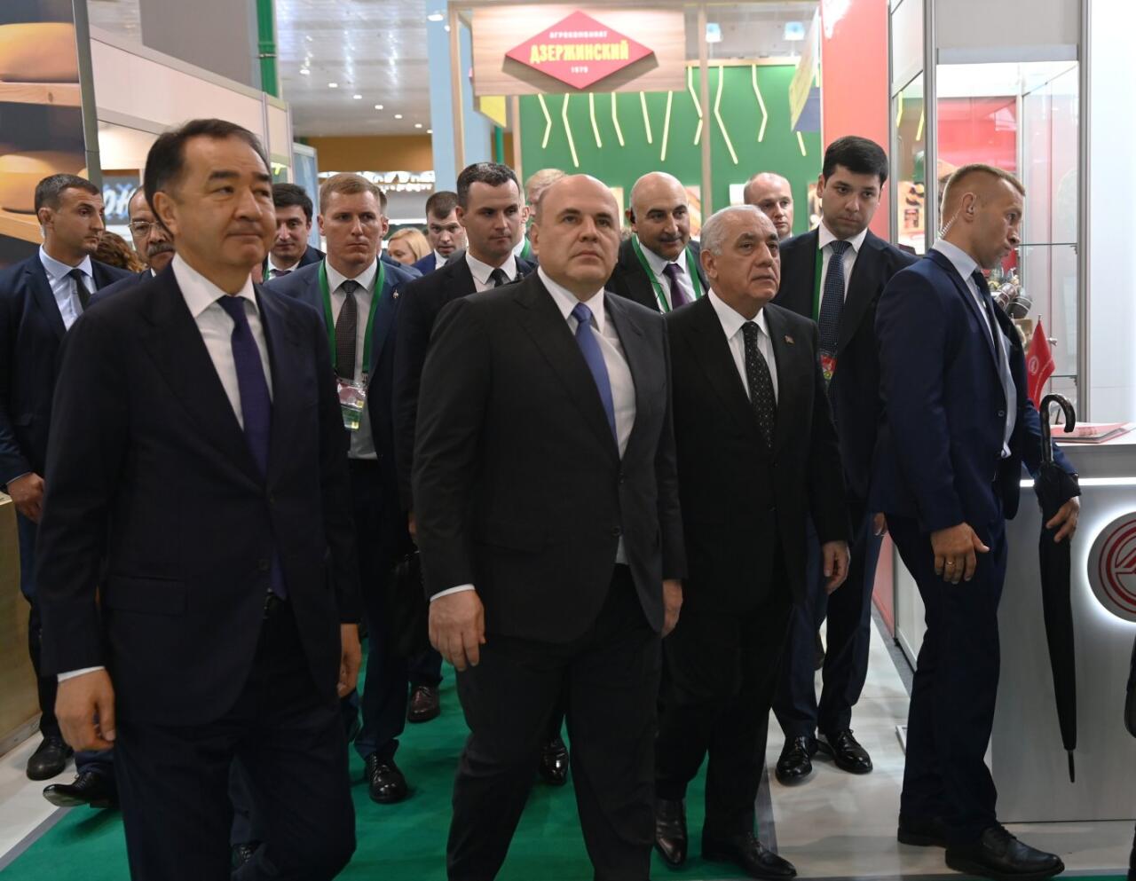 Əli Əsədov Minskdə "Belagro 2024" sərgisinə baş çəkib
