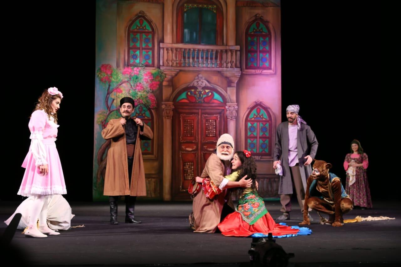 В Баку состоялась премьера спектакля "Qaraca qız"