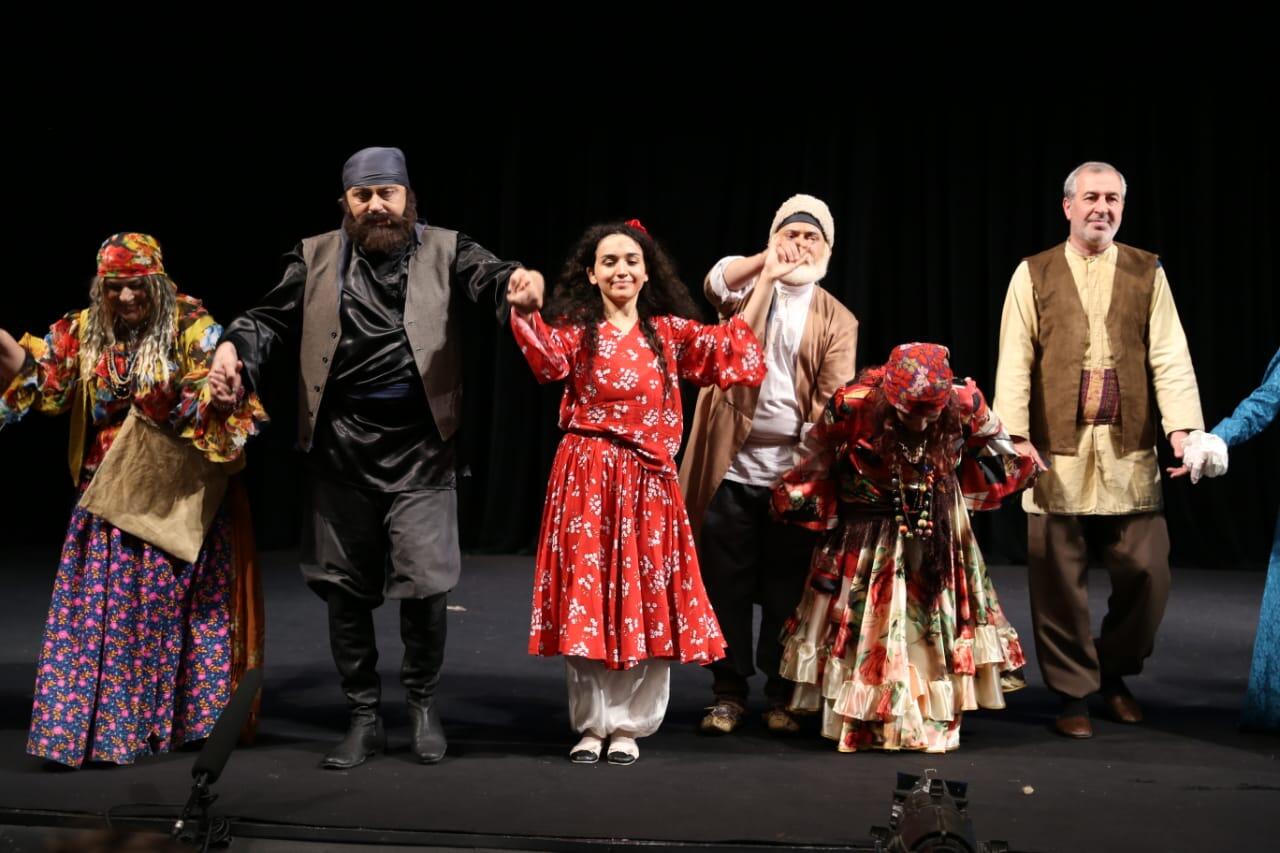 В Баку состоялась премьера спектакля "Qaraca qız"