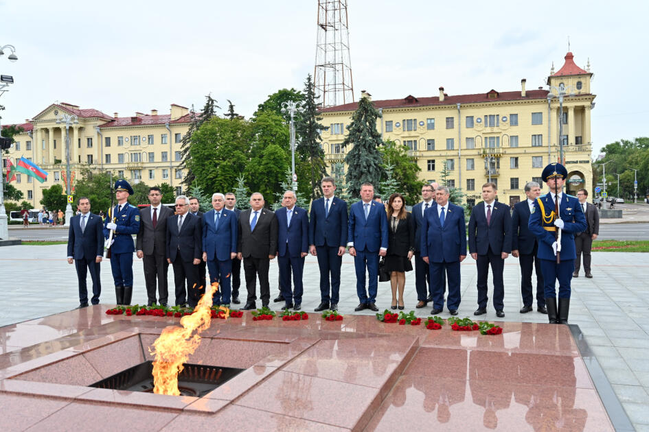 Sahibə Qafarova Minsk şəhərində Zəfər abidəsini ziyarət edib