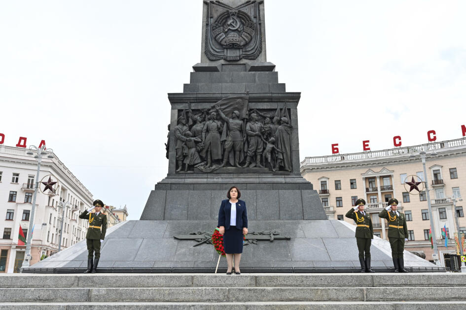 Sahibə Qafarova Minsk şəhərində Zəfər abidəsini ziyarət edib
