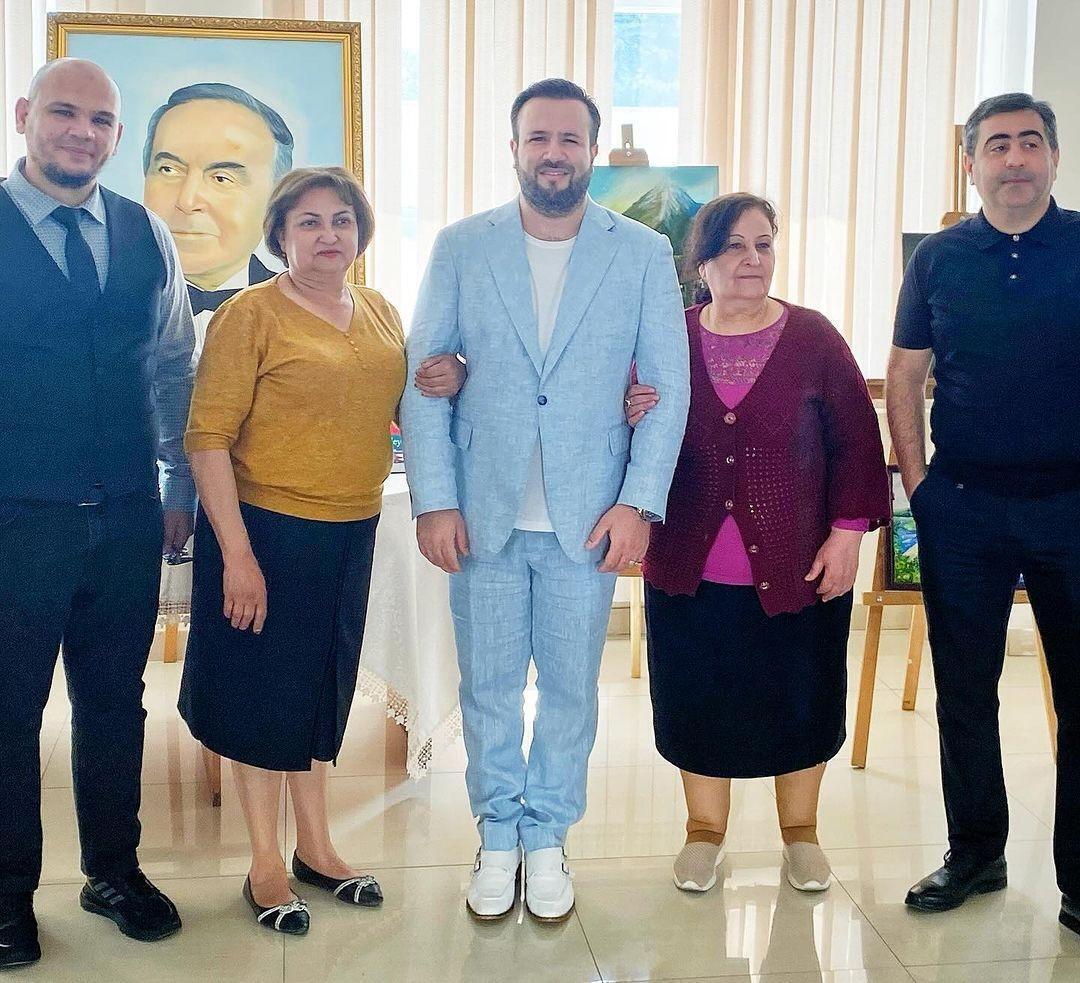Elnur 25 il sonra sinif yoldaşları ilə