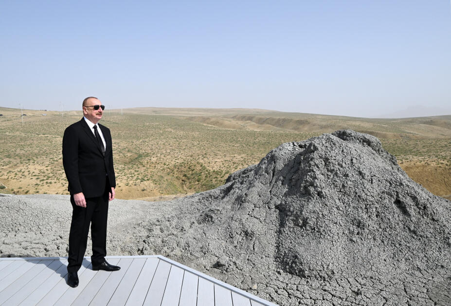Президент Ильхам Алиев принял участие в открытии Туристического комплекса грязевых вулканов