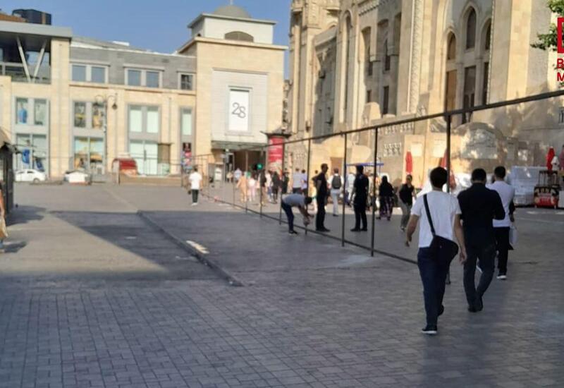 "28 May" metrosunun qarşısı niyə hasarlanıb?