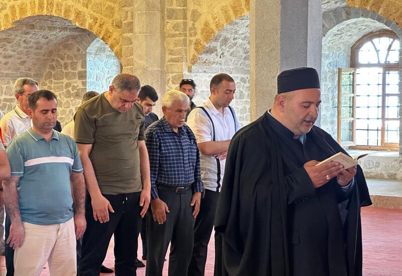 В Шуше совершен праздничный намаз