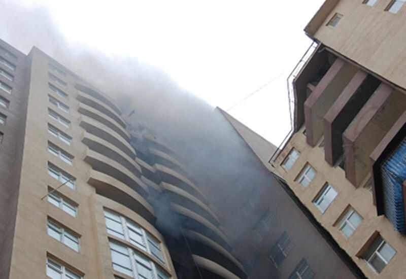 Bakıda doqquzmərtəbəli binada yanğın olub