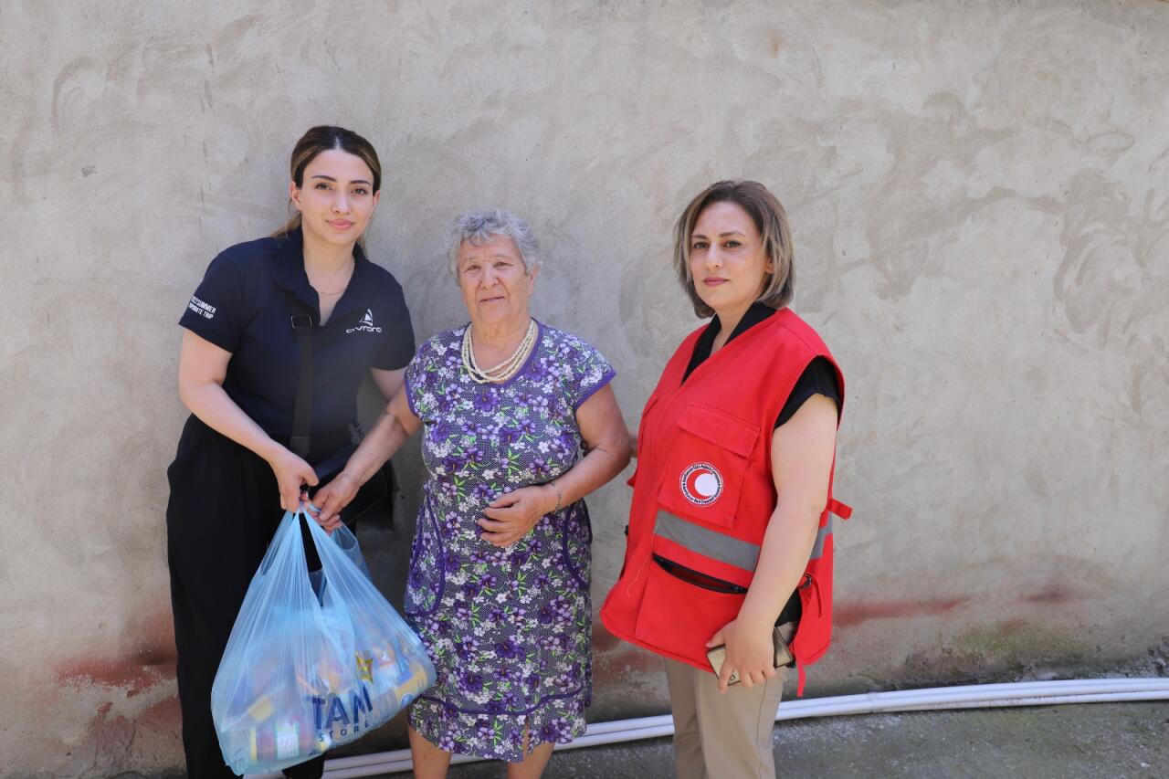 “Avrora Qrup” aztəminatlı ailələrə və uşaq evlərinə bayram sovqatı çatdırıb