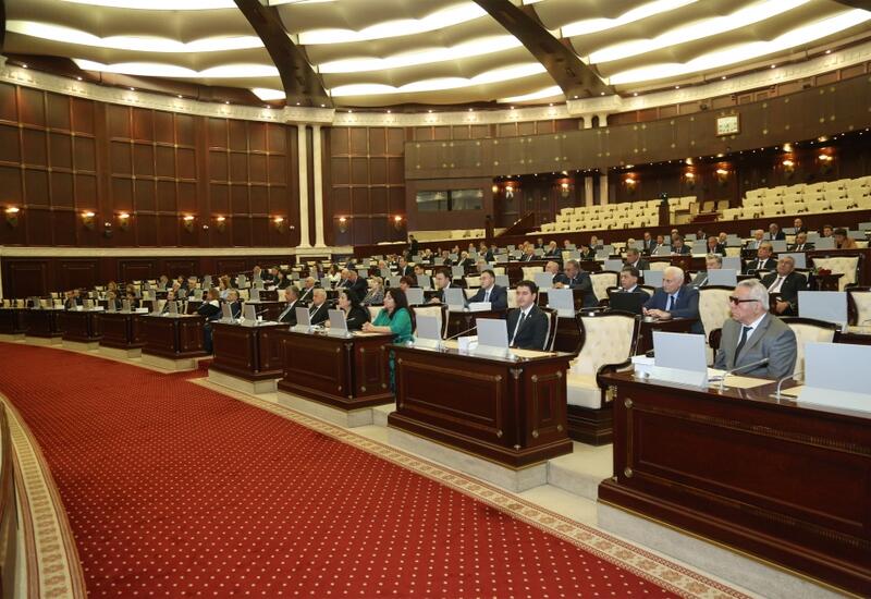 Milli Məclis növbədənkənar parlament seçkiləri ilə bağlı komissiya yaradıb